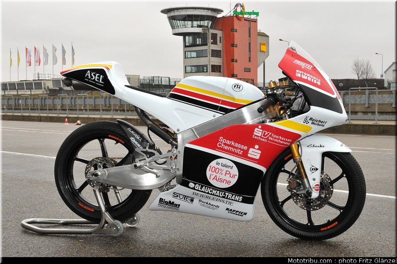 racing_team_germany_rossi_1