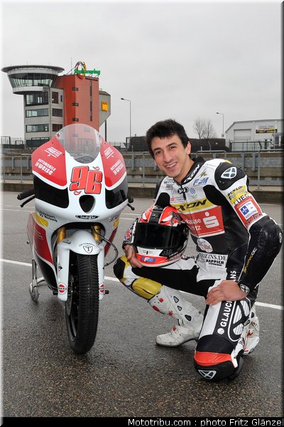 racing_team_germany_rossi_4