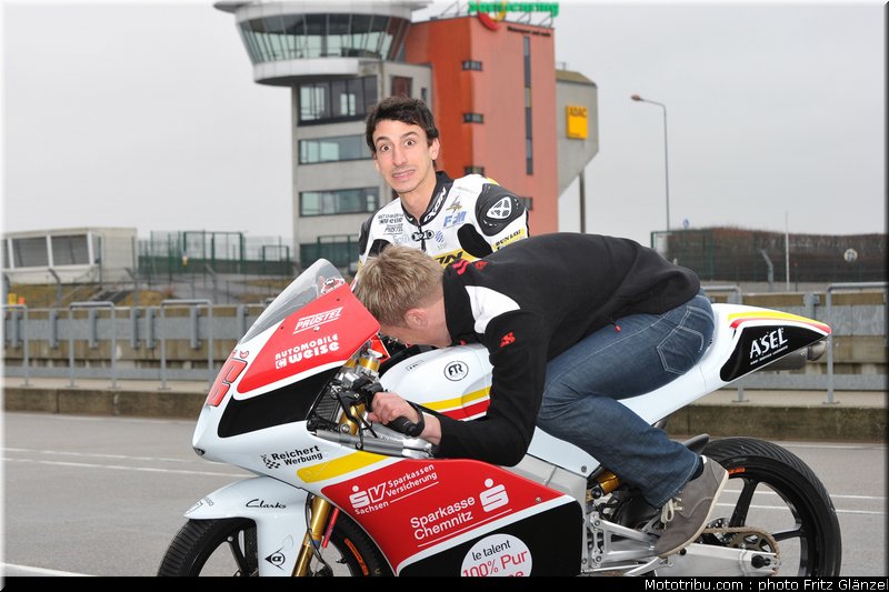 racing_team_germany_rossi_7