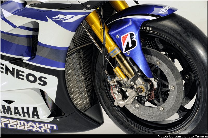 yzr_m1_04_motogp_2012_team_yamaha