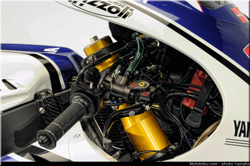 yzr_m1_07_motogp_2012_team_yamaha
