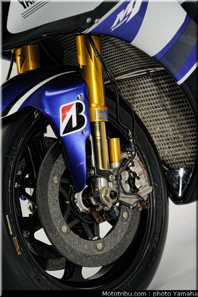 yzr_m1_08_motogp_2012_team_yamaha