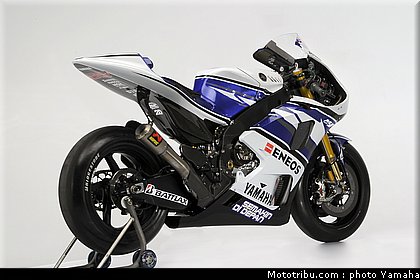 lorenzo_05_motogp_2012_team_yamaha.jpg