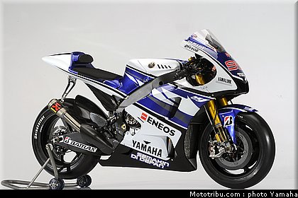 lorenzo_06_motogp_2012_team_yamaha.jpg