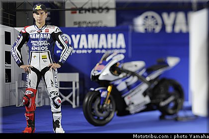 lorenzo_09_motogp_2012_team_yamaha.jpg
