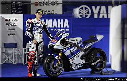 lorenzo_10_motogp_2012_team_yamaha.jpg