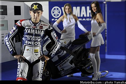 lorenzo_15_motogp_2012_team_yamaha.jpg