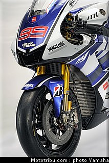 lorenzo_16_motogp_2012_team_yamaha.jpg