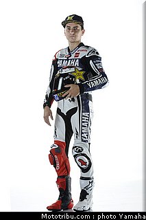 lorenzo_18_motogp_2012_team_yamaha.jpg