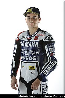 lorenzo_19_motogp_2012_team_yamaha.jpg