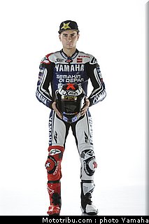 lorenzo_21_motogp_2012_team_yamaha.jpg