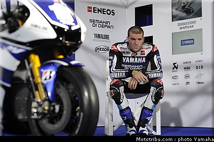 spies_12_motogp_2012_team_yamaha.jpg