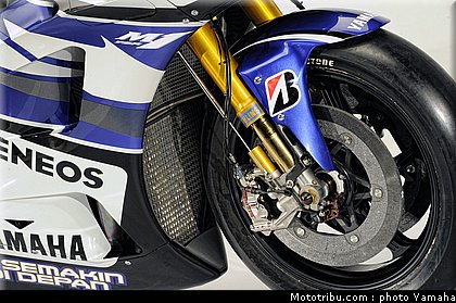 yzr_m1_04_motogp_2012_team_yamaha.jpg