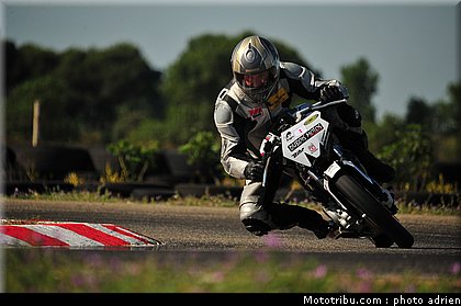 pilotes_010_ecole_de_pilotage_zf_grand_prix_zarco_fellon_louis_rossi_ete_2012.jpg