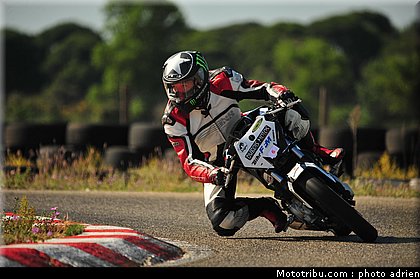 pilotes_016_ecole_de_pilotage_zf_grand_prix_zarco_fellon_louis_rossi_ete_2012.jpg