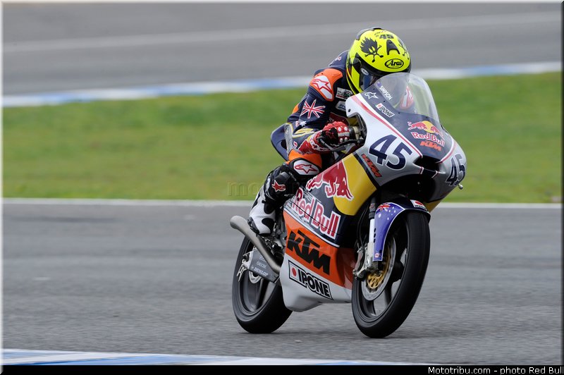 simpson_005_redbull_motogp_rookies_cup_2013_test_fevrier