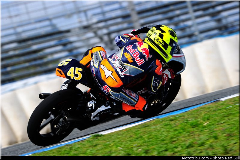 simpson_009_redbull_motogp_rookies_cup_2013_test_fevrier