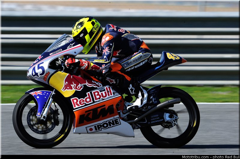 simpson_010_redbull_motogp_rookies_cup_2013_test_fevrier