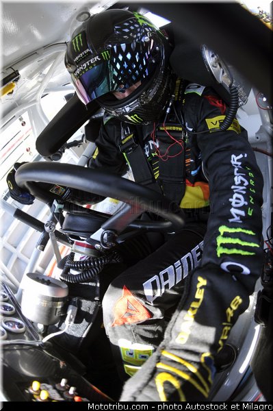valentino_rossi_et_kyle_busch_nascar_2013_032