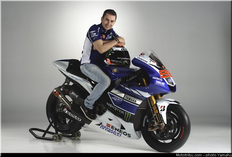 yamaha_racing_team_motogp_2013_011