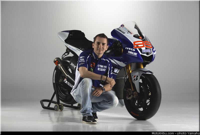 yamaha_racing_team_motogp_2013_012