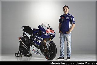 yamaha_racing_team_motogp_2013_002.jpg