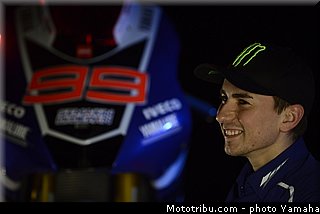 yamaha_racing_team_motogp_2013_009.jpg