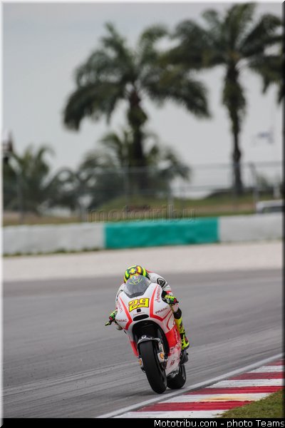 iannone_009_motogp_2013_malaisie_sepang_tests