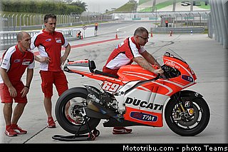 hayden_002_motogp_2013_malaisie_sepang_tests.jpg