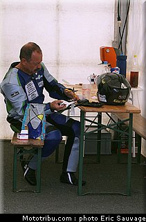 paivarinta_hanni_001_side_car_france_le_mans_2011.jpg
