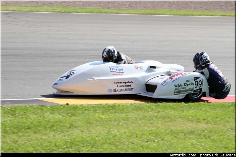 makula_asumaniemi_02_sidecar_2012_allemagne_sachsenring