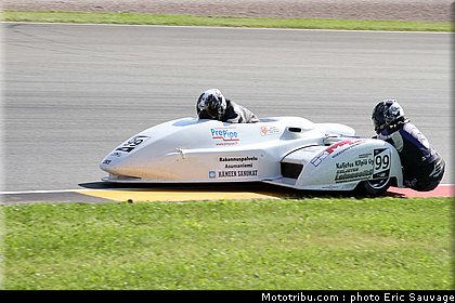 makula_asumaniemi_02_sidecar_2012_allemagne_sachsenring.jpg