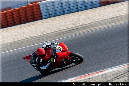 fsbk_pirelli_600_aynie_ledenon_juin_2011.JPG