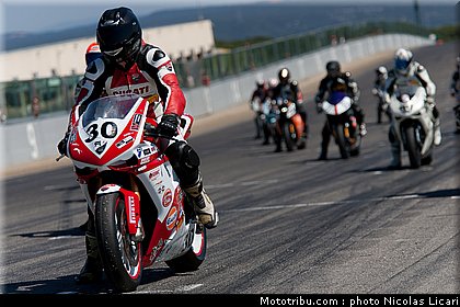 fsbk_twin_03_ledenon_juin_2011.JPG