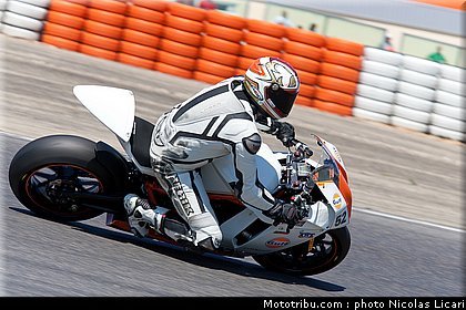 fsbk_twin_23_ledenon_juin_2011.JPG
