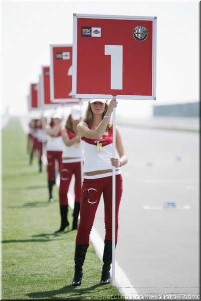 0003-pitbabes-qatar-sbk2007-003-