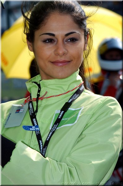 0036-pitbabes-donington-sbk2007-013-