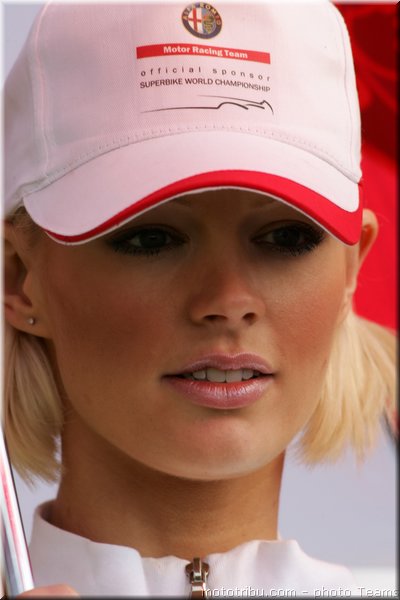 0038-pitbabes-donington-sbk2007-015-