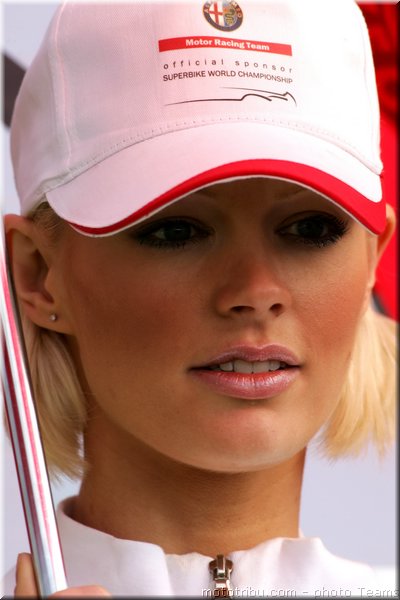 0039-pitbabes-donington-sbk2007-016-