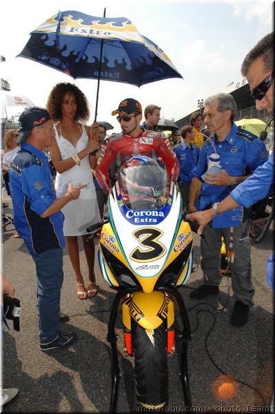 0099-pitbabes-italie-monza-sbk2007-002-