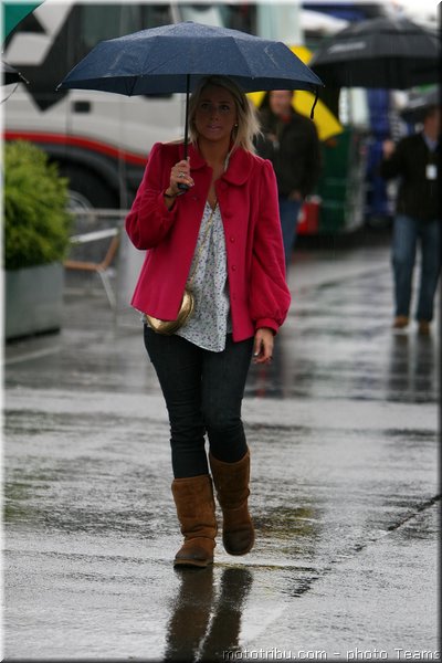 0139-pitbabes-silverstone-gb-sbk2007-006-
