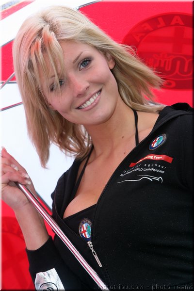 0141-pitbabes-silverstone-gb-sbk2007-008-