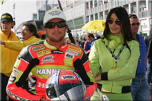 0262-pitbabes-france-sbk2007-002-.jpg