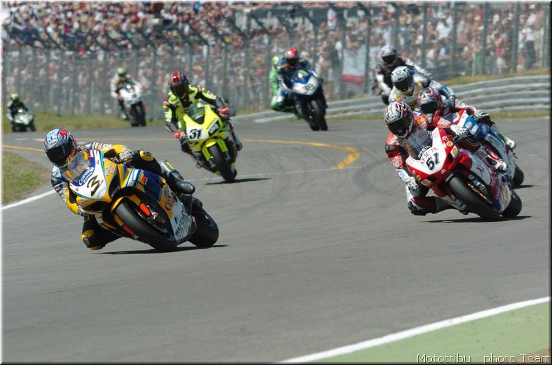 0298-008biaggi4brandshatch2007