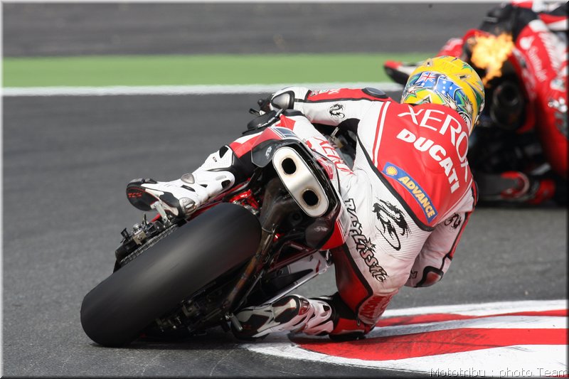 0359-001bayliss1-magnycours2007