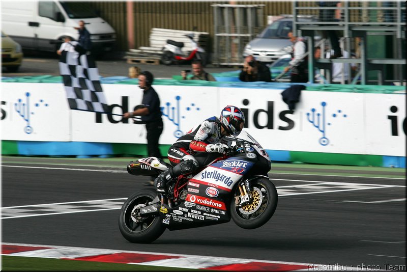 0387-029xaus1-magnycours2007
