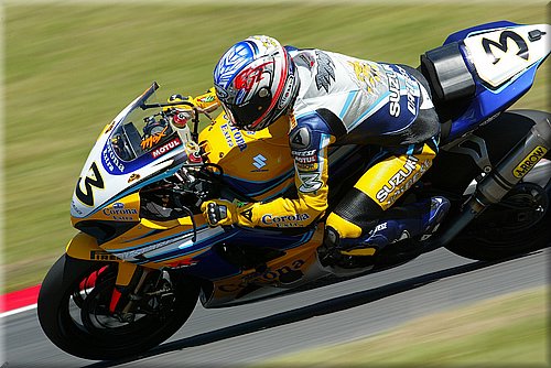 0295-005biaggi1brandshatch2007.jpg