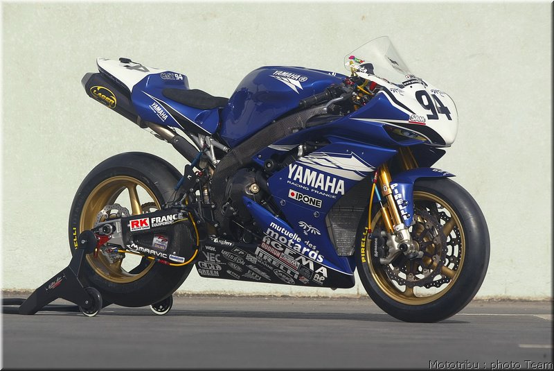 yamahar1-checa_1