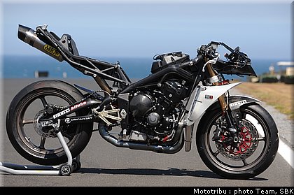 0166_supersport_triumph_be1_006.jpg