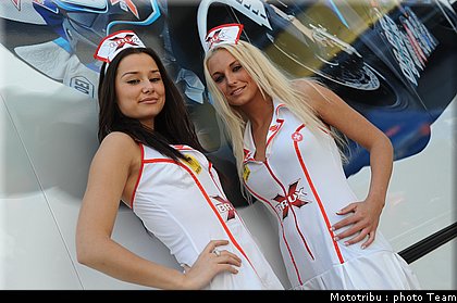 0362_pit_babes_08.jpg